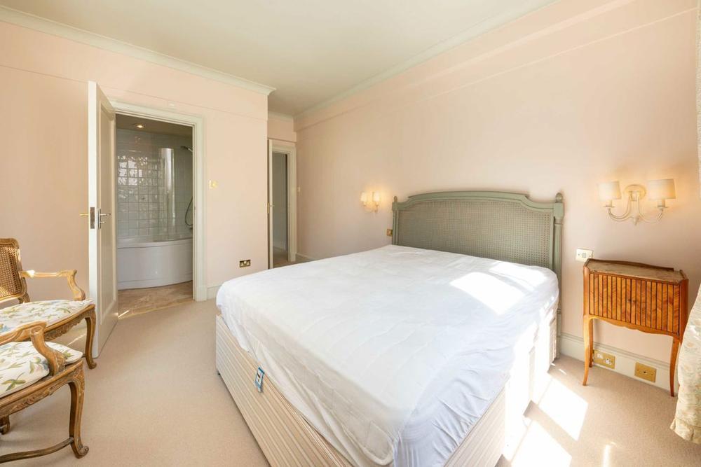 Flat Chesterfield Gardens in City of Westminster