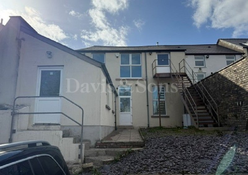 Flat Clarence Street in Pontypool