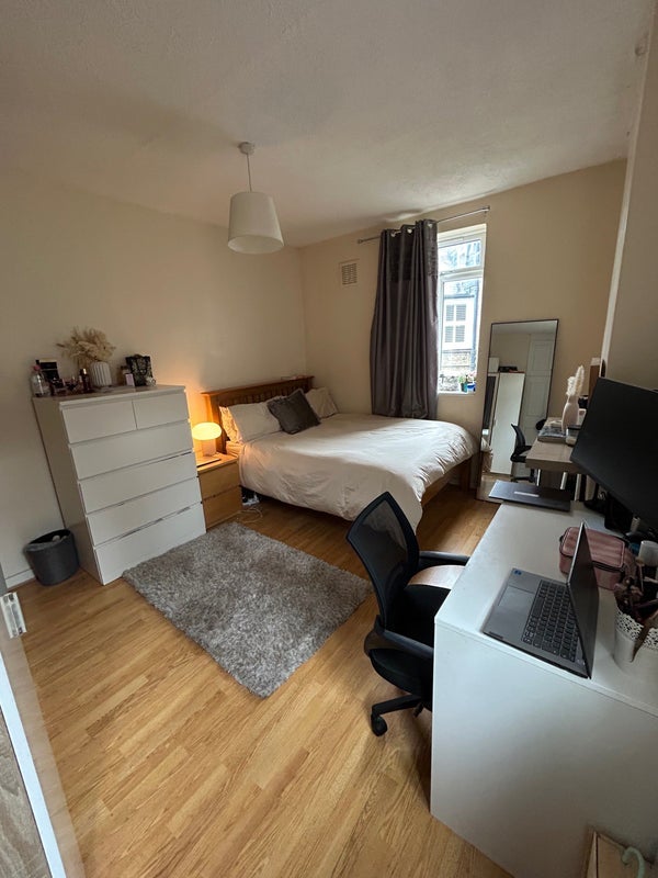 Room Yukon Road in Greater London