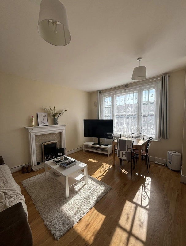 Room Yukon Road in Greater London