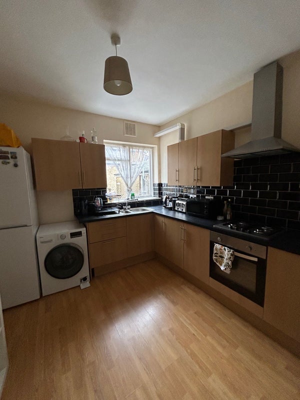 Room Yukon Road in Greater London