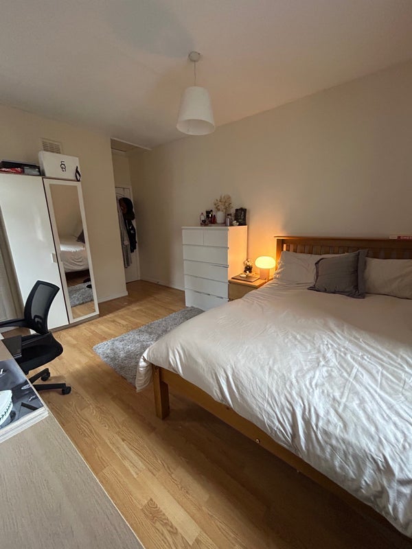 Room Yukon Road in Greater London