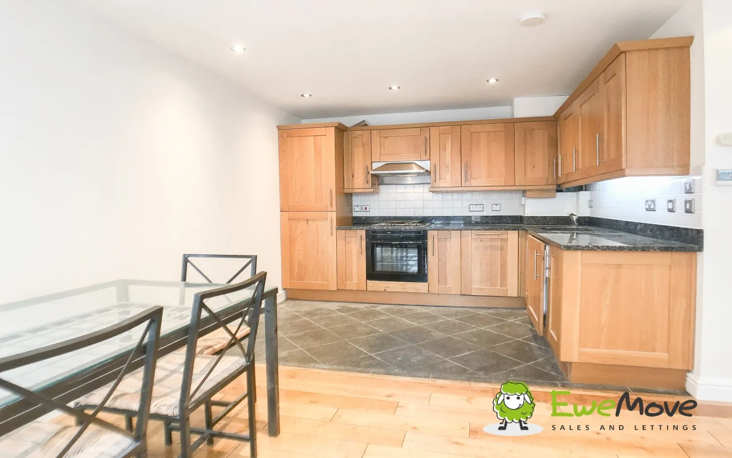 Flat Blackfriars Road in Greater London