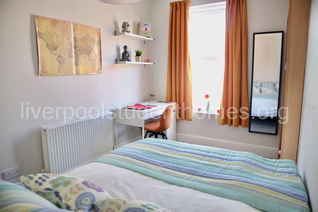 Room Shaw Street in Liverpool