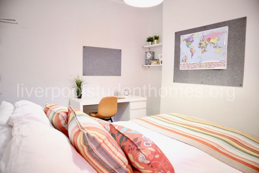 Room Shaw Street in Liverpool