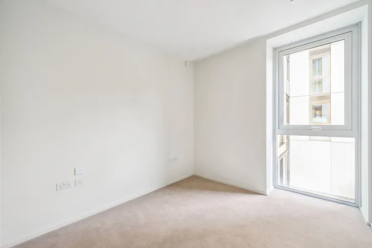 Flat Seagrave Road in Greater London