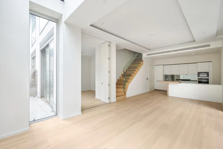 Flat Seagrave Road in Greater London