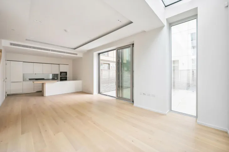 Flat Seagrave Road in Greater London