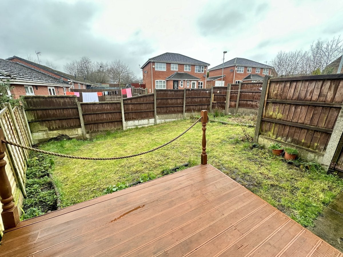 House Traynor Close in Middleton