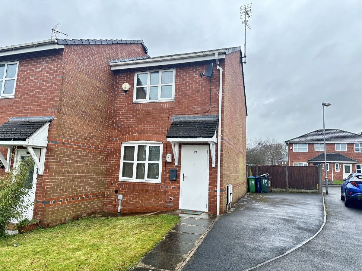 House Traynor Close in Middleton