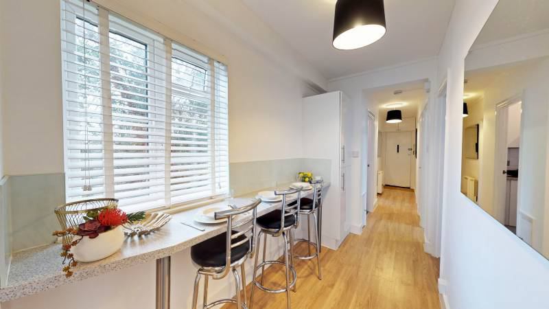 Room Chiswick Village in Greater London