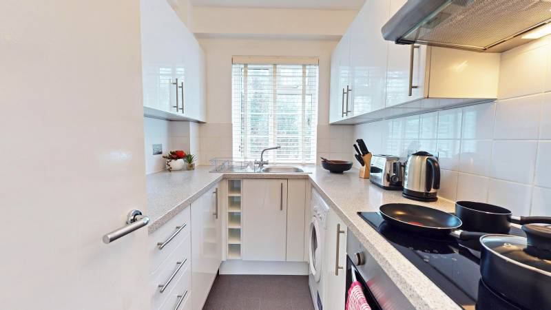 Room Chiswick Village in Greater London
