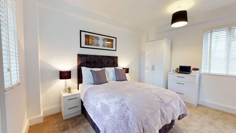 Room Chiswick Village in Greater London