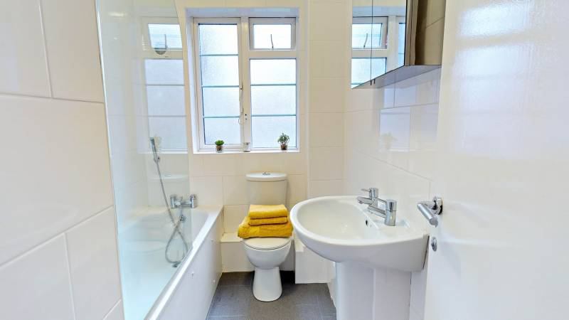 Room Chiswick Village in Greater London