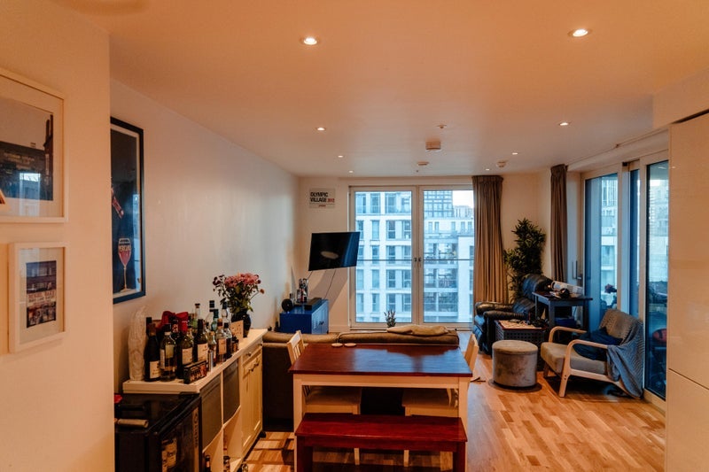 Room Mirabelle Gardens in Greater London