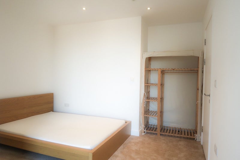 Room Mirabelle Gardens in Greater London