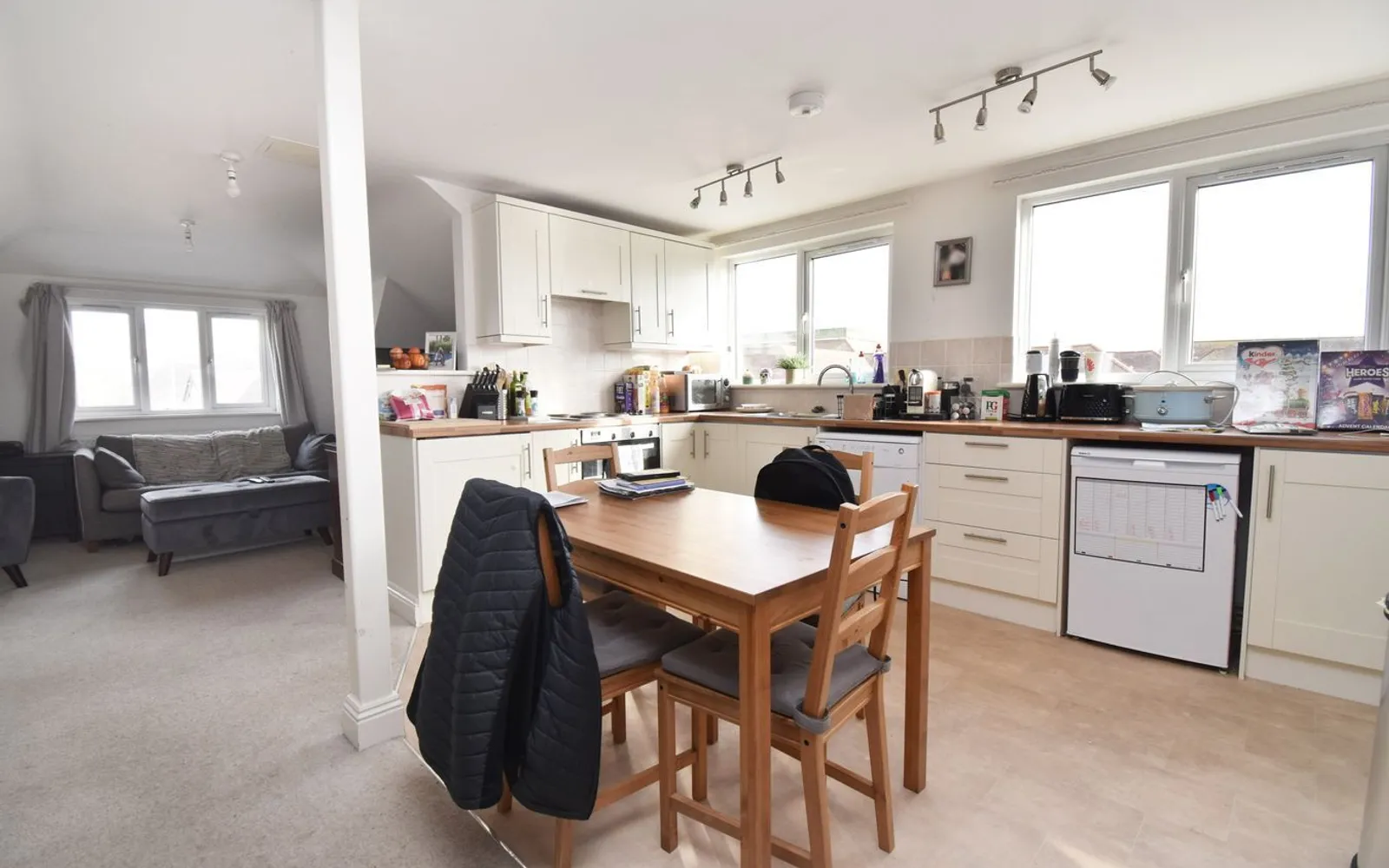 Flat Havers Avenue in Elmbridge