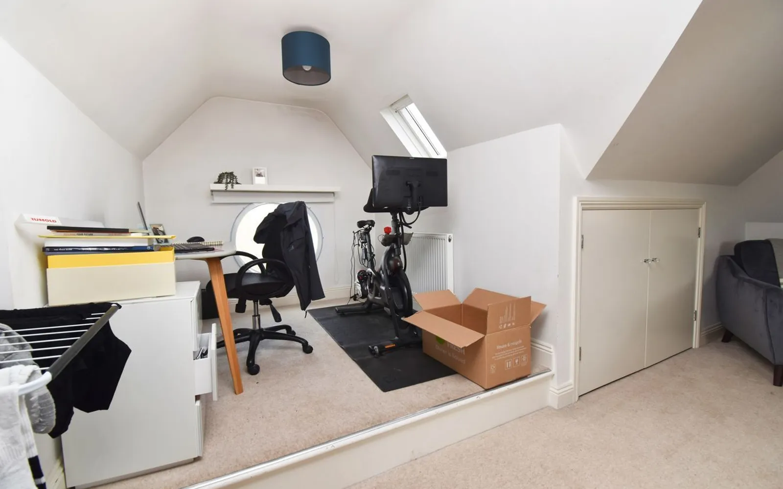 Flat Havers Avenue in Elmbridge