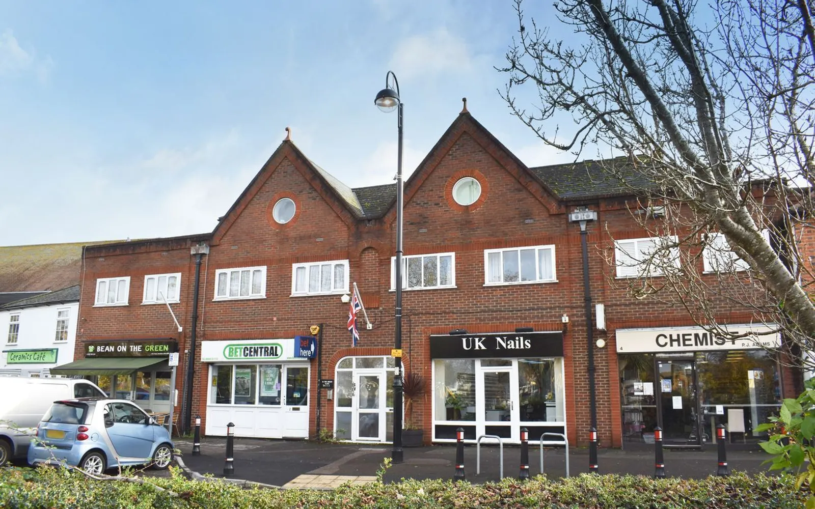 Flat Havers Avenue in Elmbridge