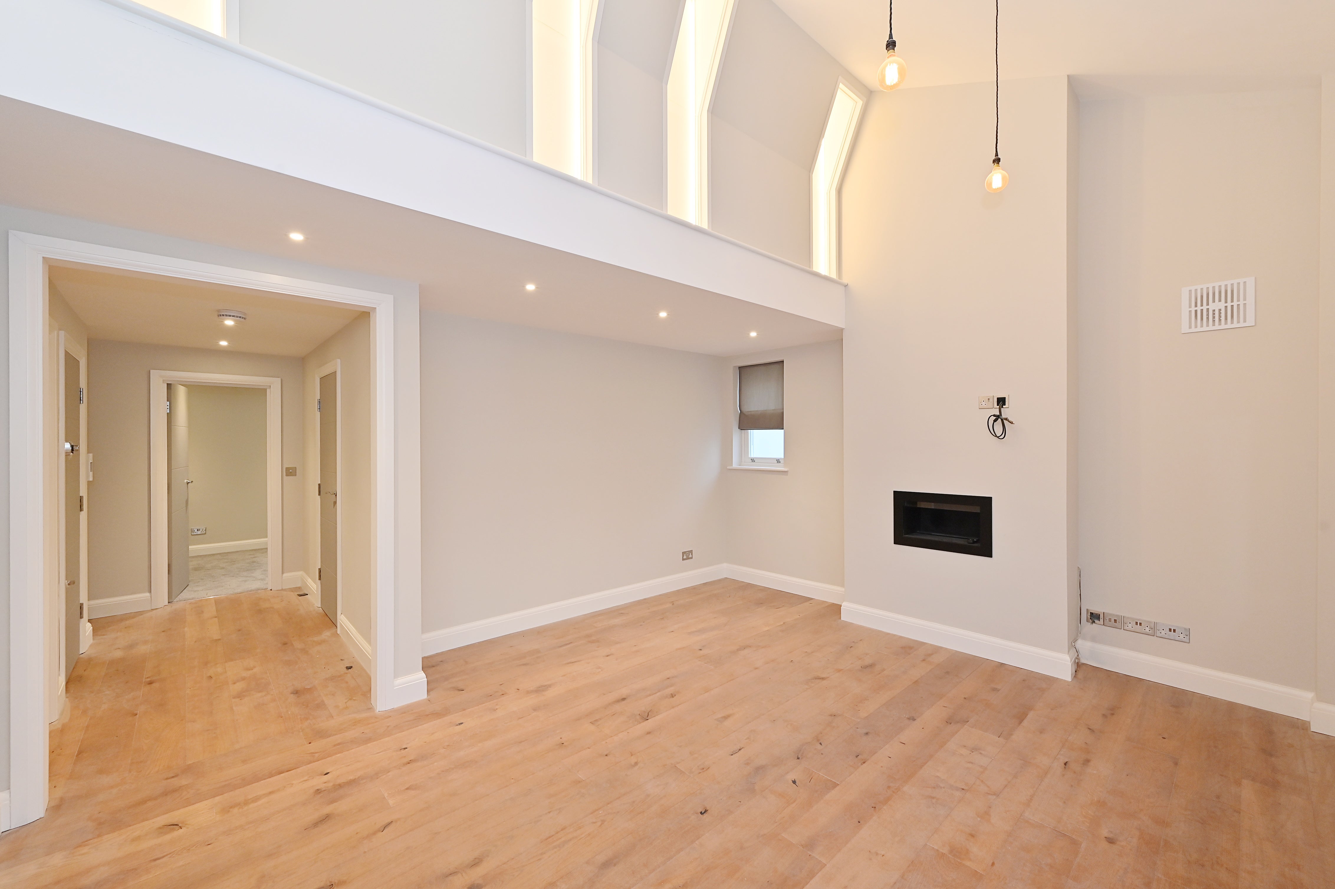 Flat Warwick Gardens in Greater London