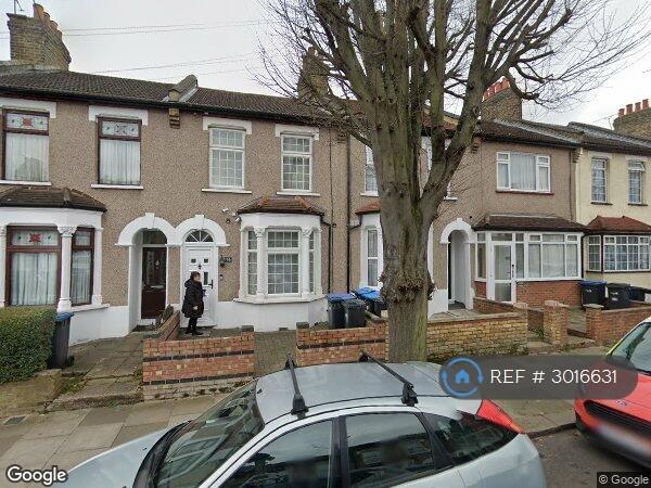 Flat Huxley Road in Greater London