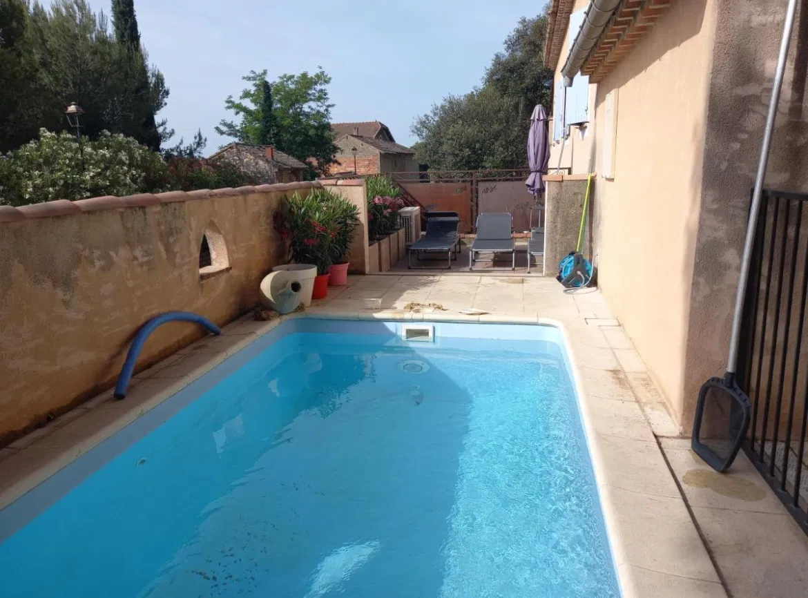 Flat Route de Vacqueyras in Beaumes-de-Venise