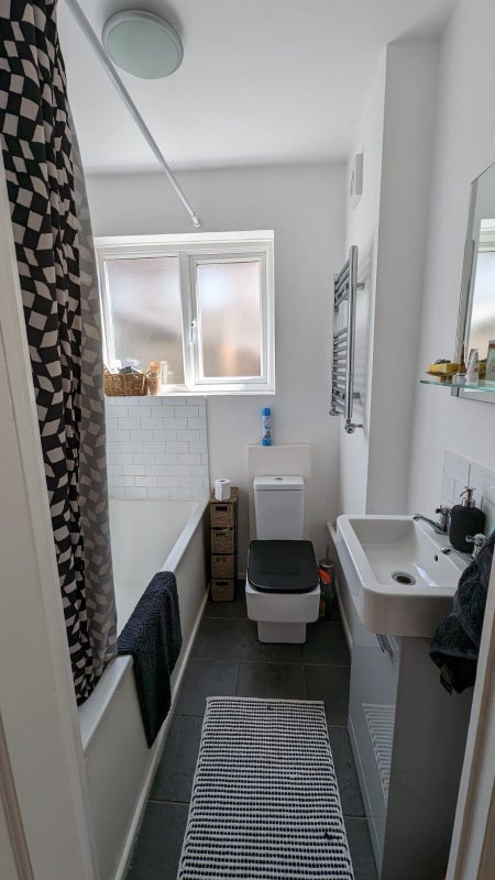 Room Holmesdale Close in Greater London