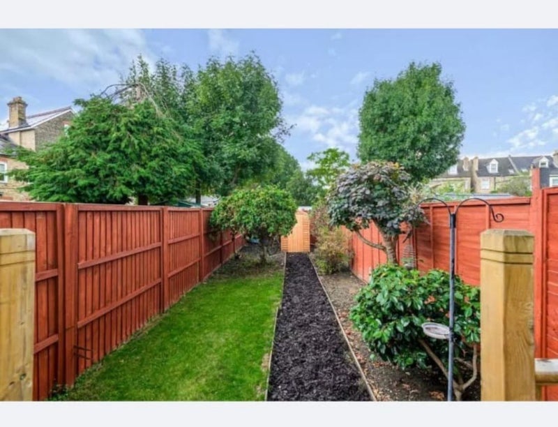 Room Holmesdale Close in Greater London