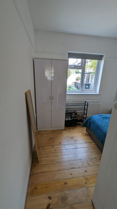 Room Holmesdale Close in Greater London