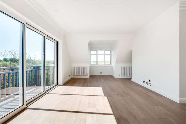 Flat Wyatt Drive in Greater London