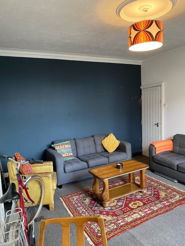 Room Kirkstall Road in Leeds