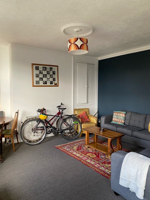 Room Kirkstall Road in Leeds