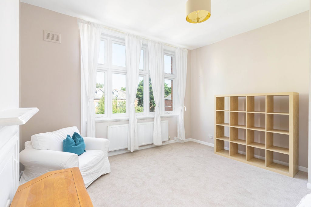 Flat Normanton Road in Greater London