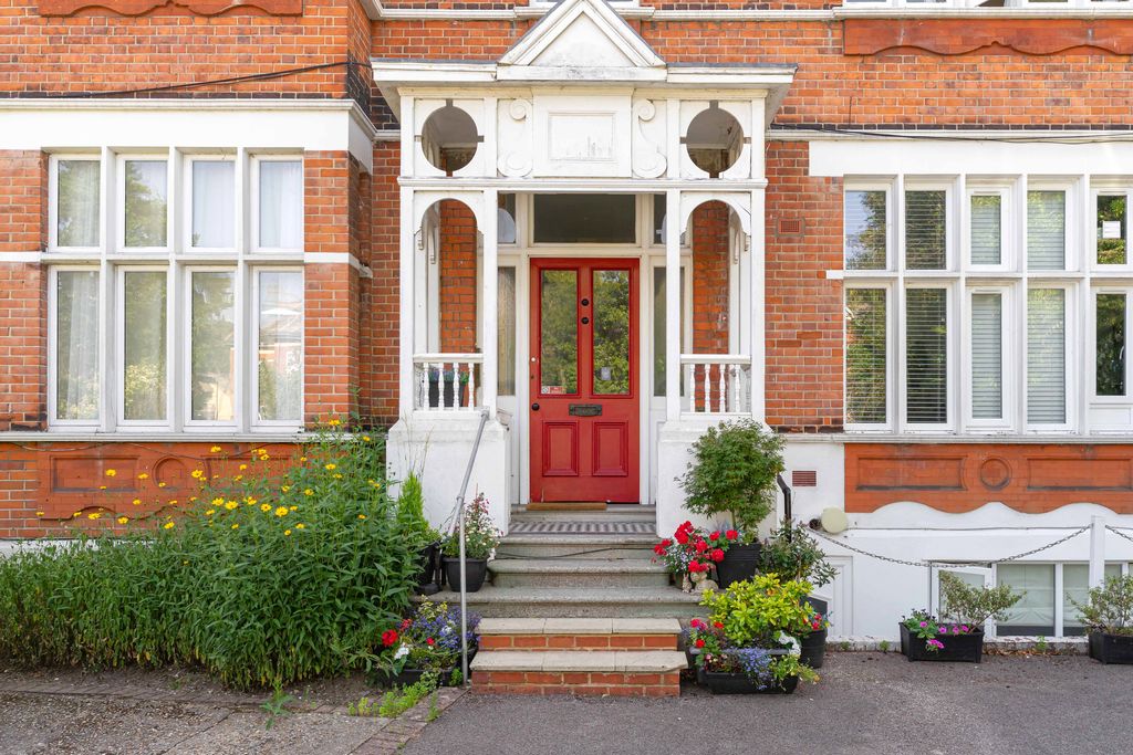 Flat Normanton Road in Greater London