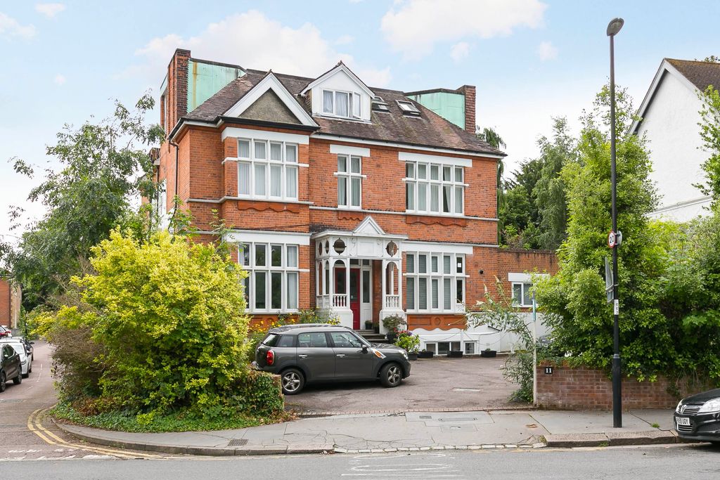 Flat Normanton Road in Greater London
