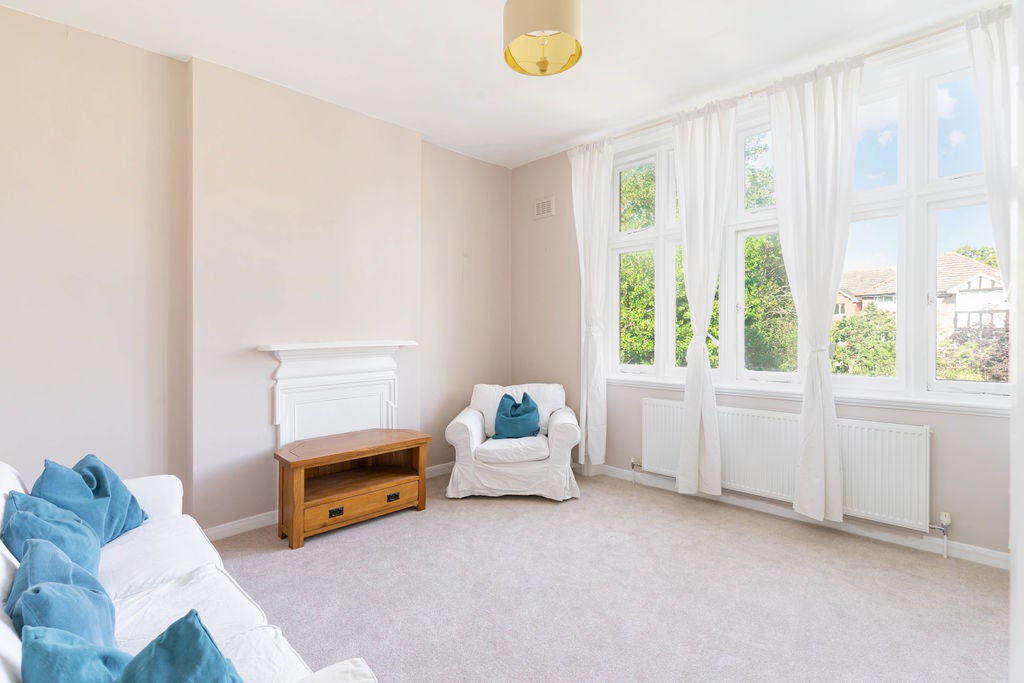 Flat Normanton Road in Greater London