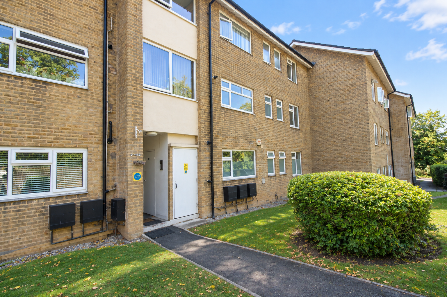 Flat Stratfield House in Greater London