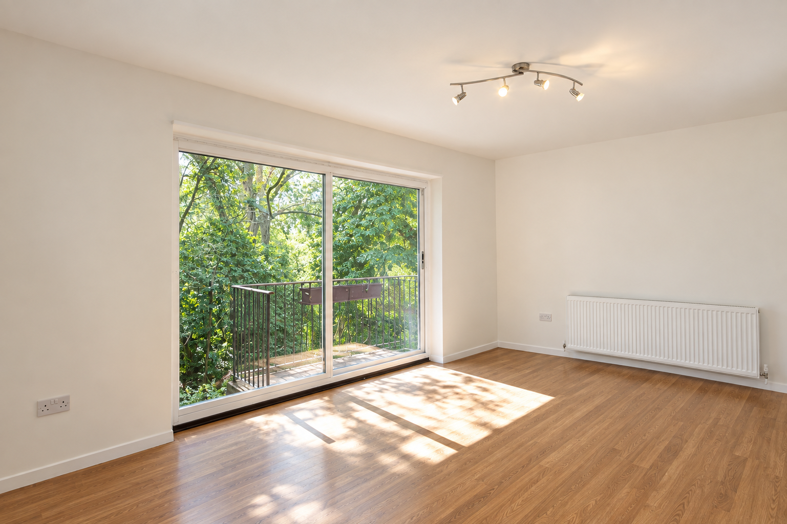 Flat Stratfield House in Greater London