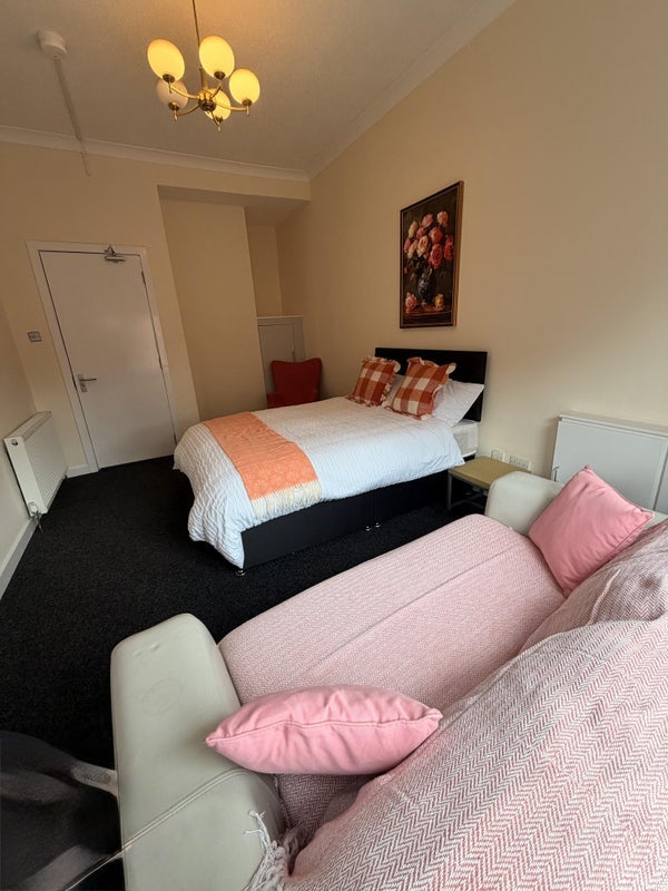 Room Stratford Street in Glasgow