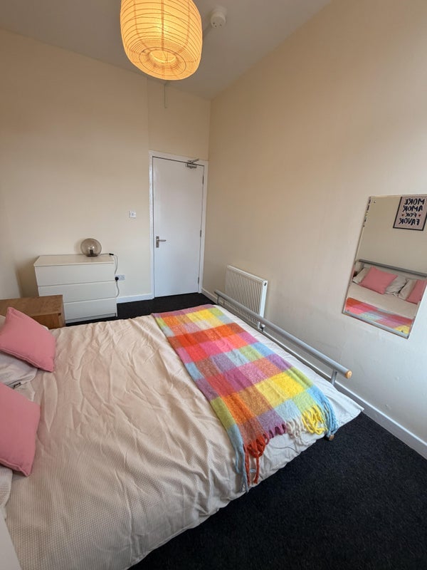 Room Stratford Street in Glasgow