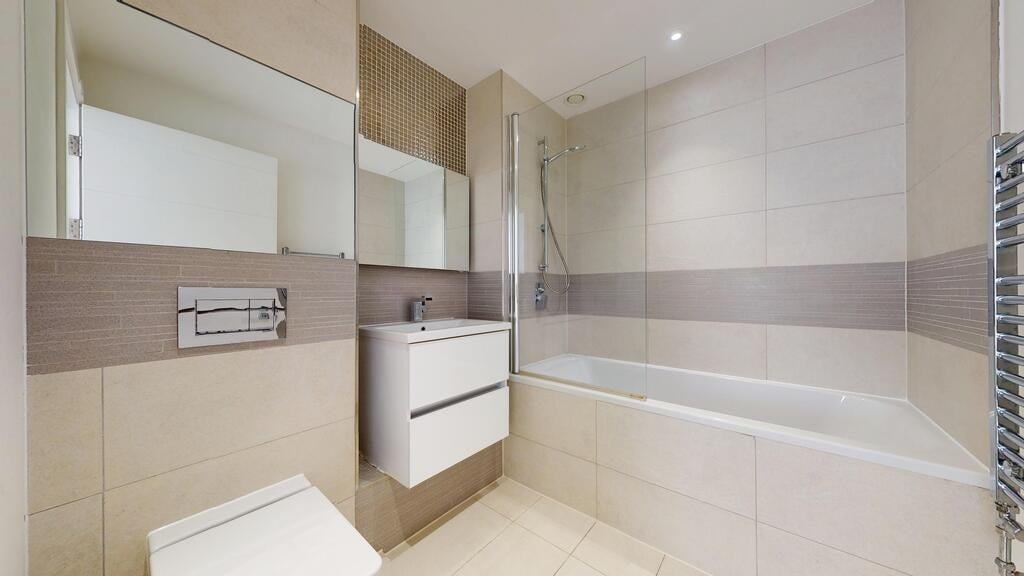 Flat Ashton Reach in Greater London