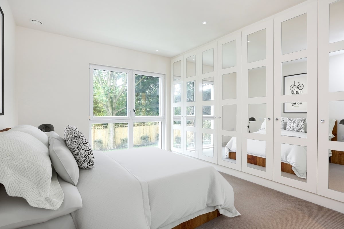 Flat Oakhill Road in Greater London