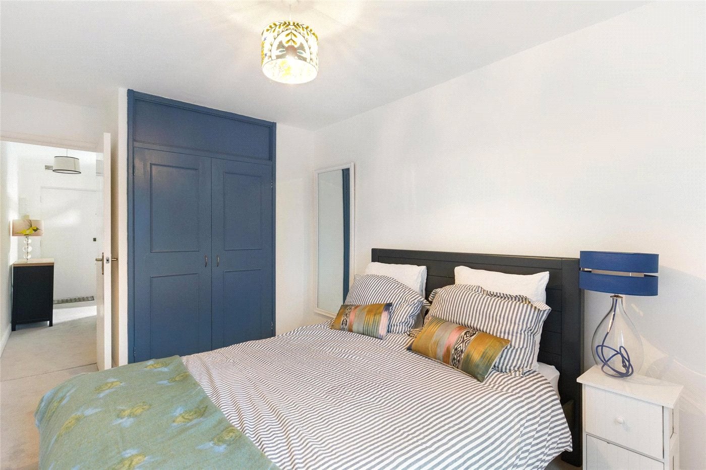 Flat Highfield Hill in Greater London