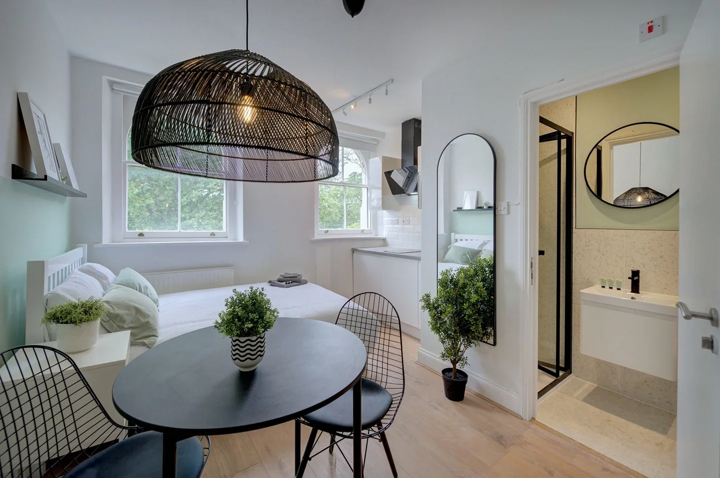 Flat Kensington Gardens Square in City of Westminster