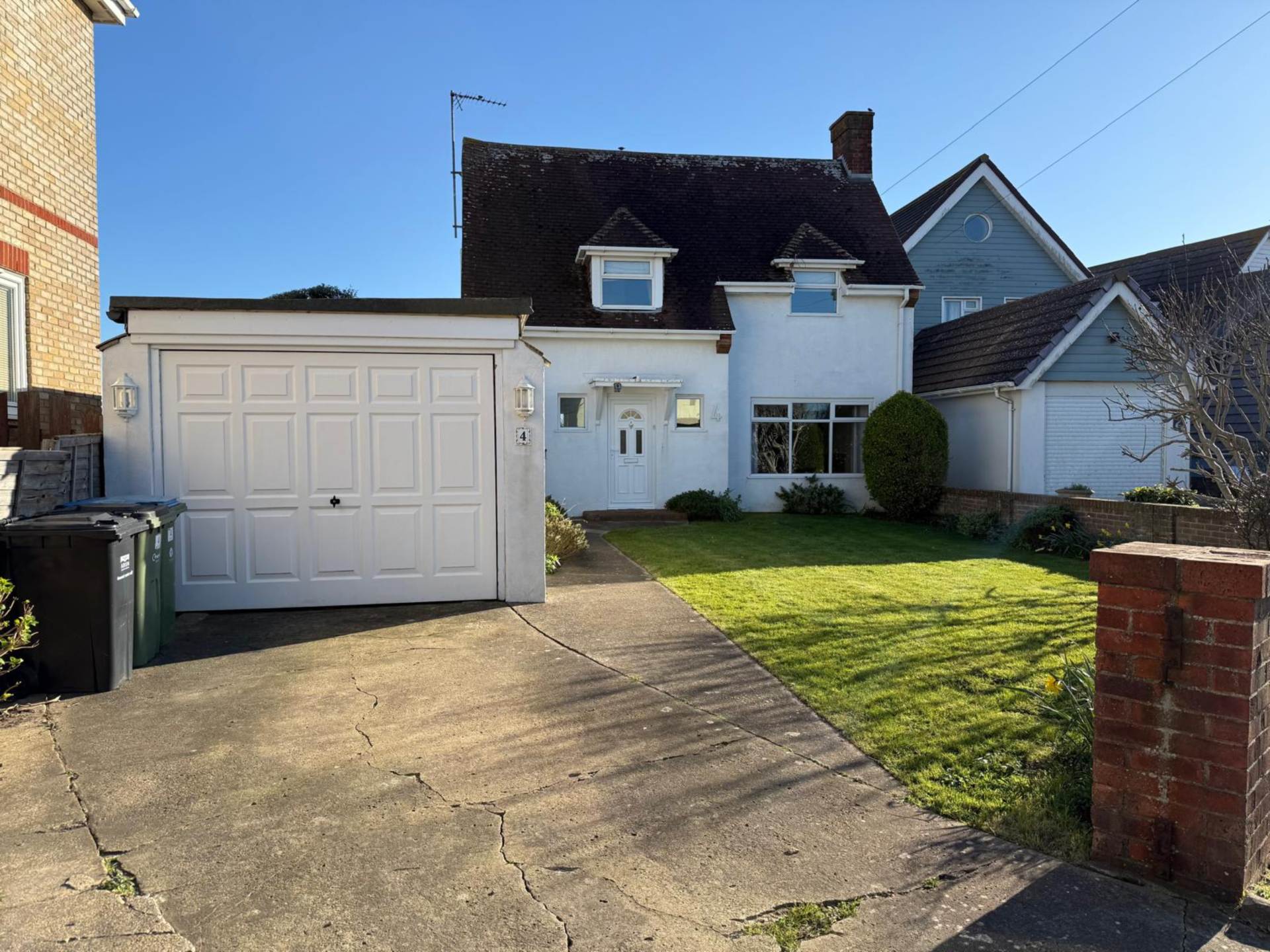 Flat Manor Way in Arun