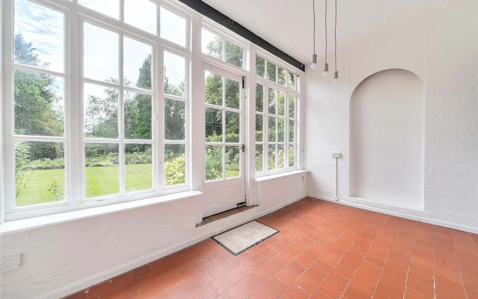 Flat Charters Road in Sunningdale