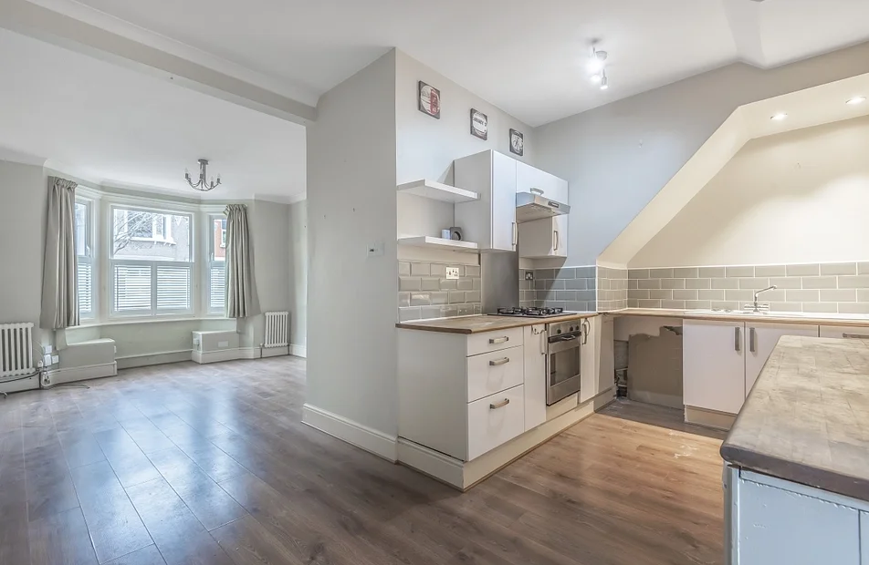 Flat Scotts Road in Greater London