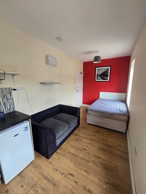 Flat Ashburnham Road in London