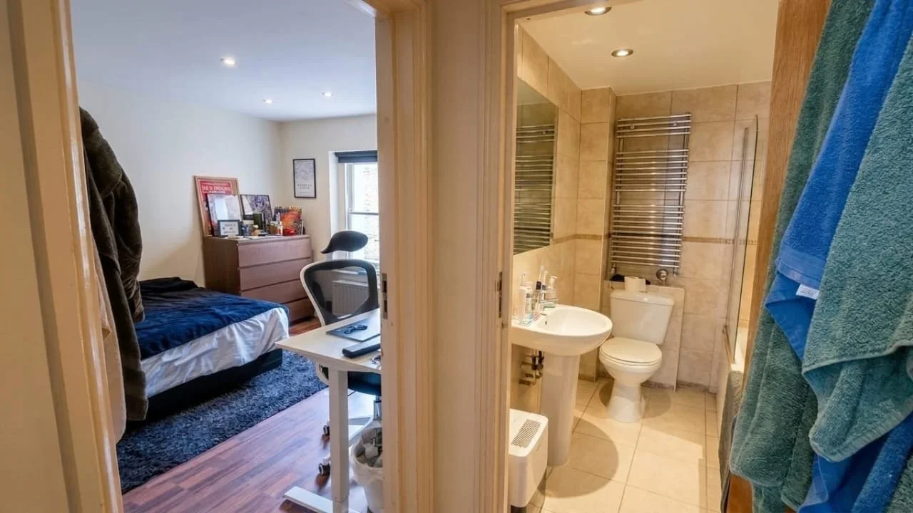 Flat Alderbrook Road in Greater London