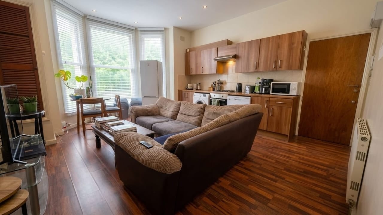 Flat Alderbrook Road in Greater London